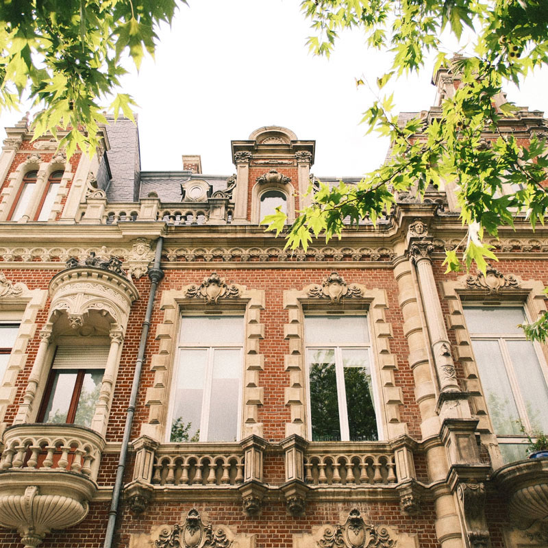Your private room during your French homestay — comfort, calm, and cultural immersion Private double bedroom in a French homestay apartment near Lille, peaceful and fully equipped for your language stay